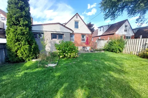 29 Holland Avenue, ON M4B 2C4