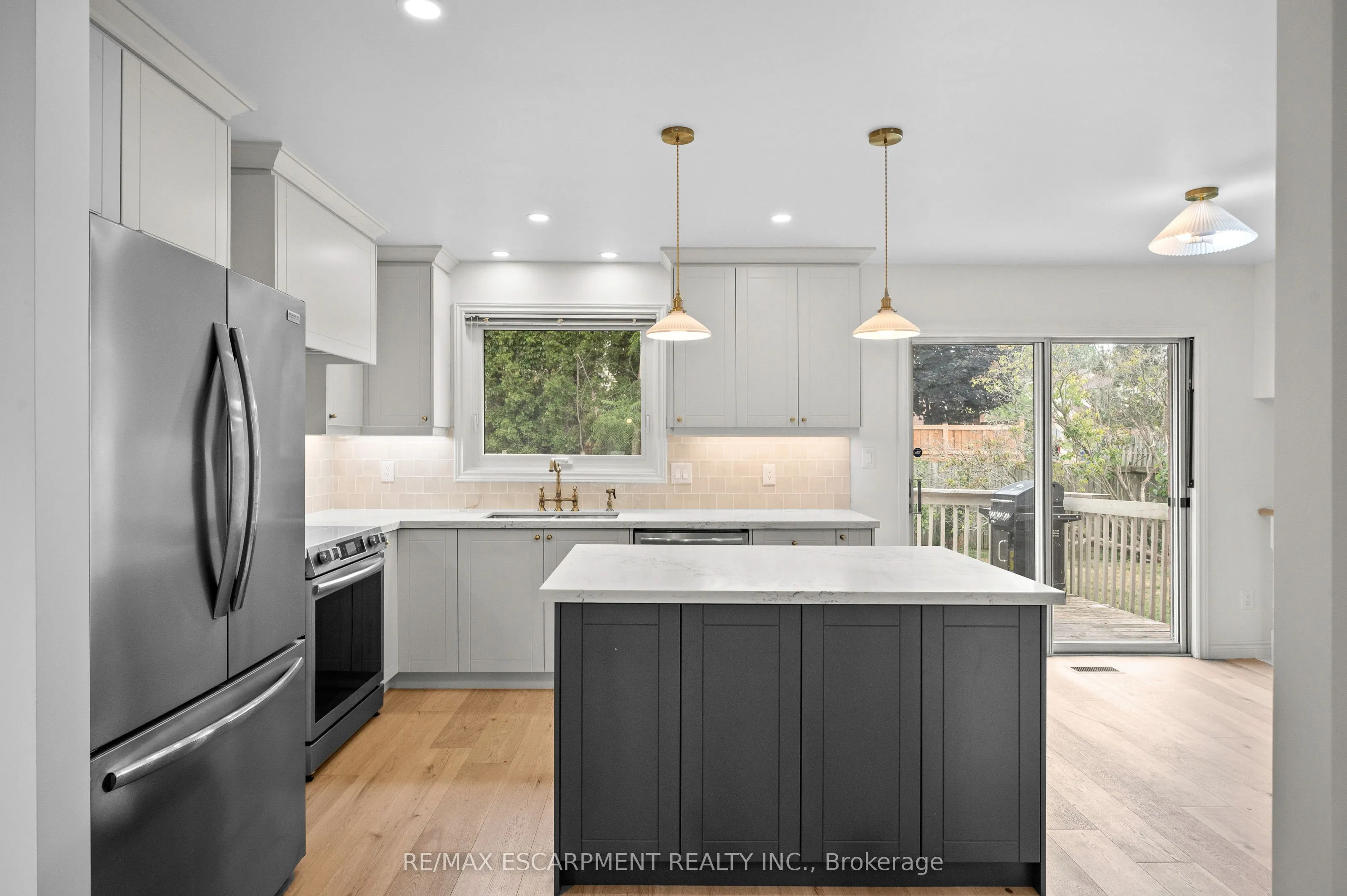 31 Inglewood Place, ON L1N 8Z9