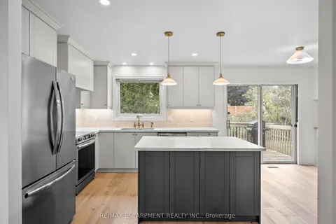 31 Inglewood Place, ON L1N 8Z9