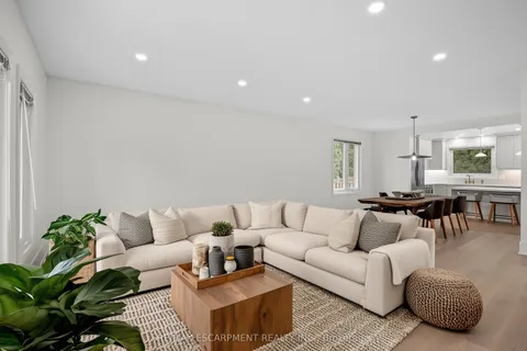 31 Inglewood Place, ON L1N 8Z9