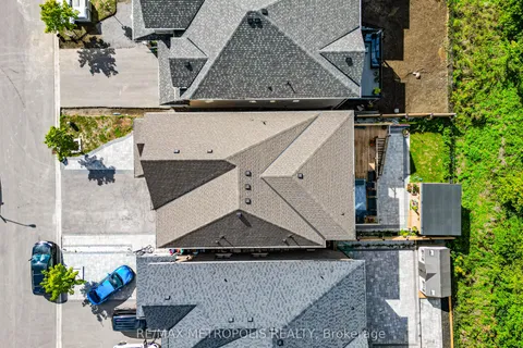 141 AUCKLAND Drive, ON L1P 0J2