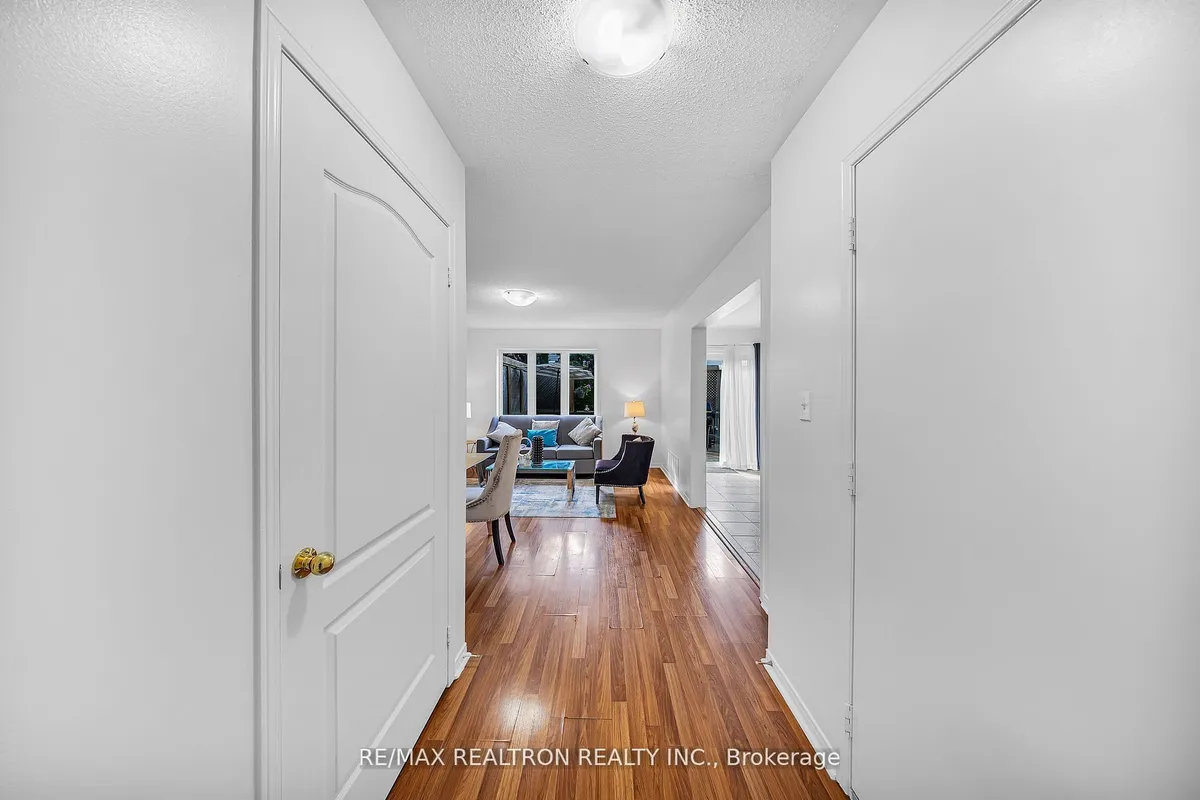 25 Cranston Avenue, ON L1Z 2B5