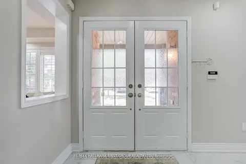 35 Elliottglen Drive, ON L1Z 0H1