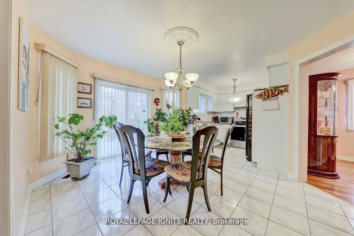 38 Rodda Boulevard, ON M1E 2Z6