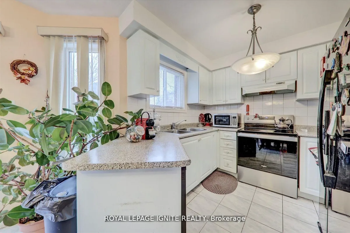 38 Rodda Boulevard, ON M1E 2Z6