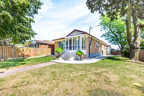 25 Chandler Drive, ON M1G 1Z1