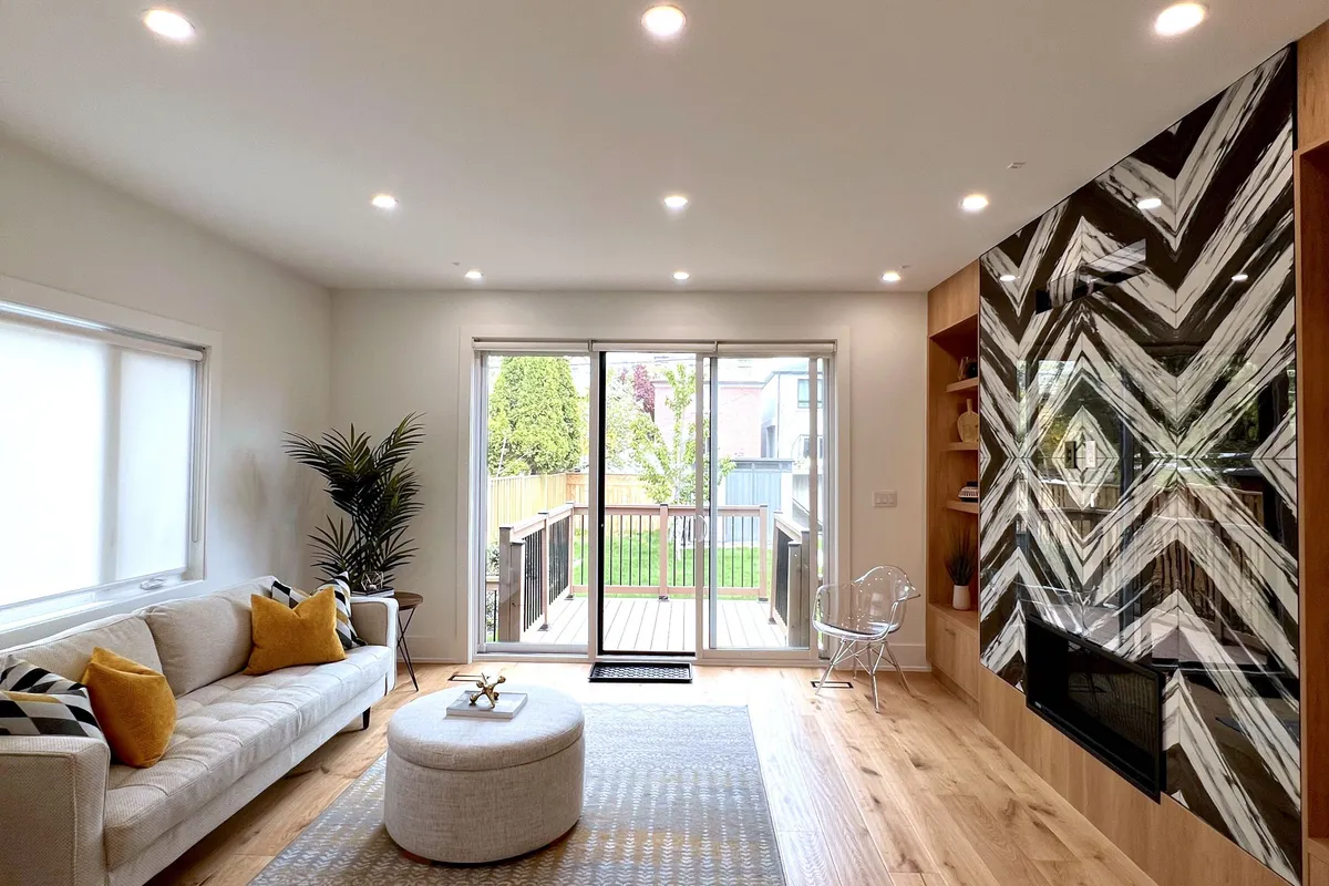 257 Chisholm Avenue, ON M4C 4W5