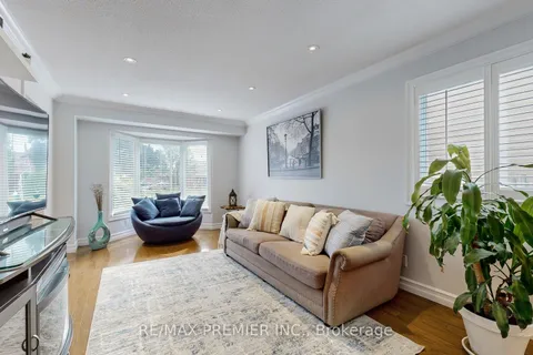 40 Stafford Crescent, ON L1N 8T6