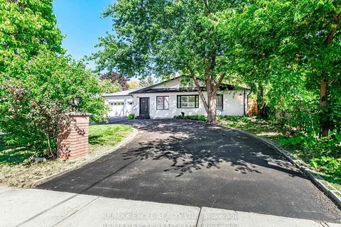 657 Old Harwood Avenue, ON L1Z 1E4