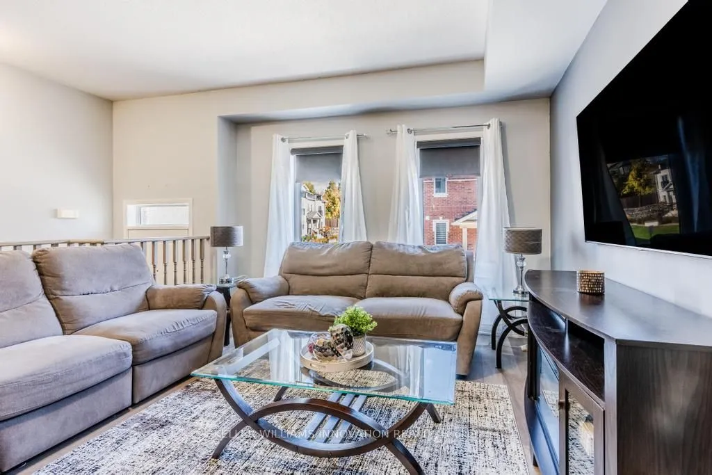 4 Dunsley Way, ON L1N 0L5