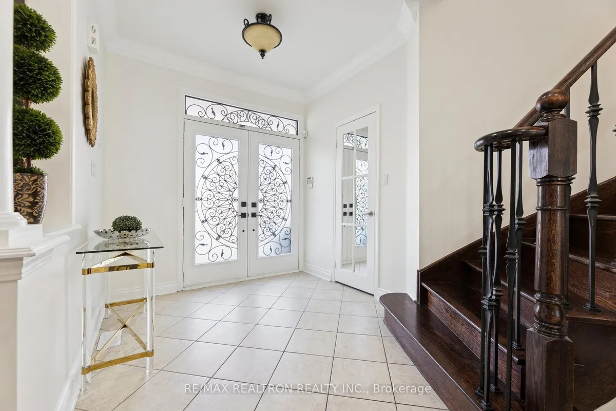 11 Shorten Place, ON L1T 0E9