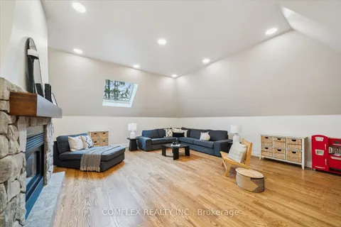 2 TAUNUS Court, ON L1C 4H5