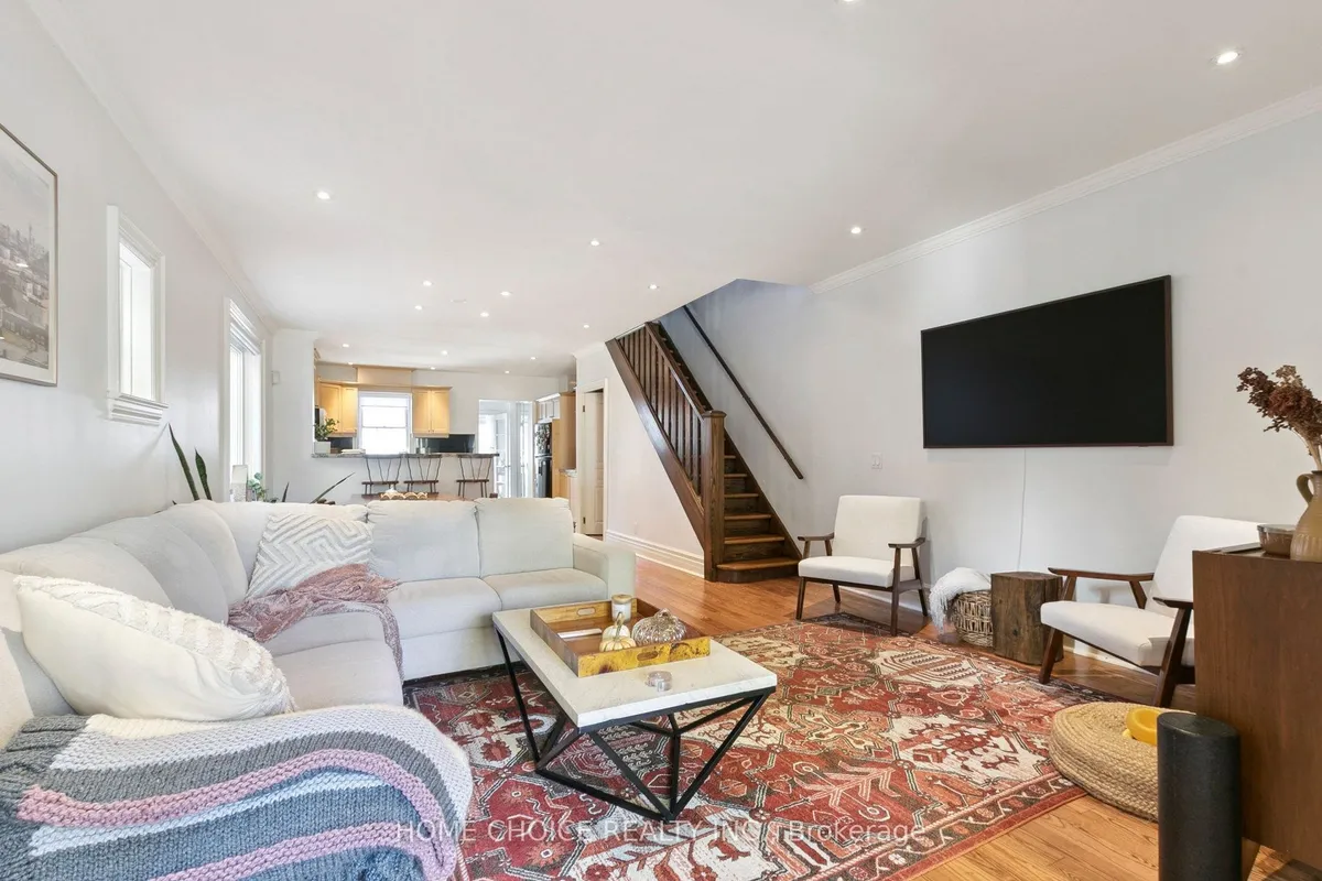 283 Ashdale Avenue, ON M4L 2Z1