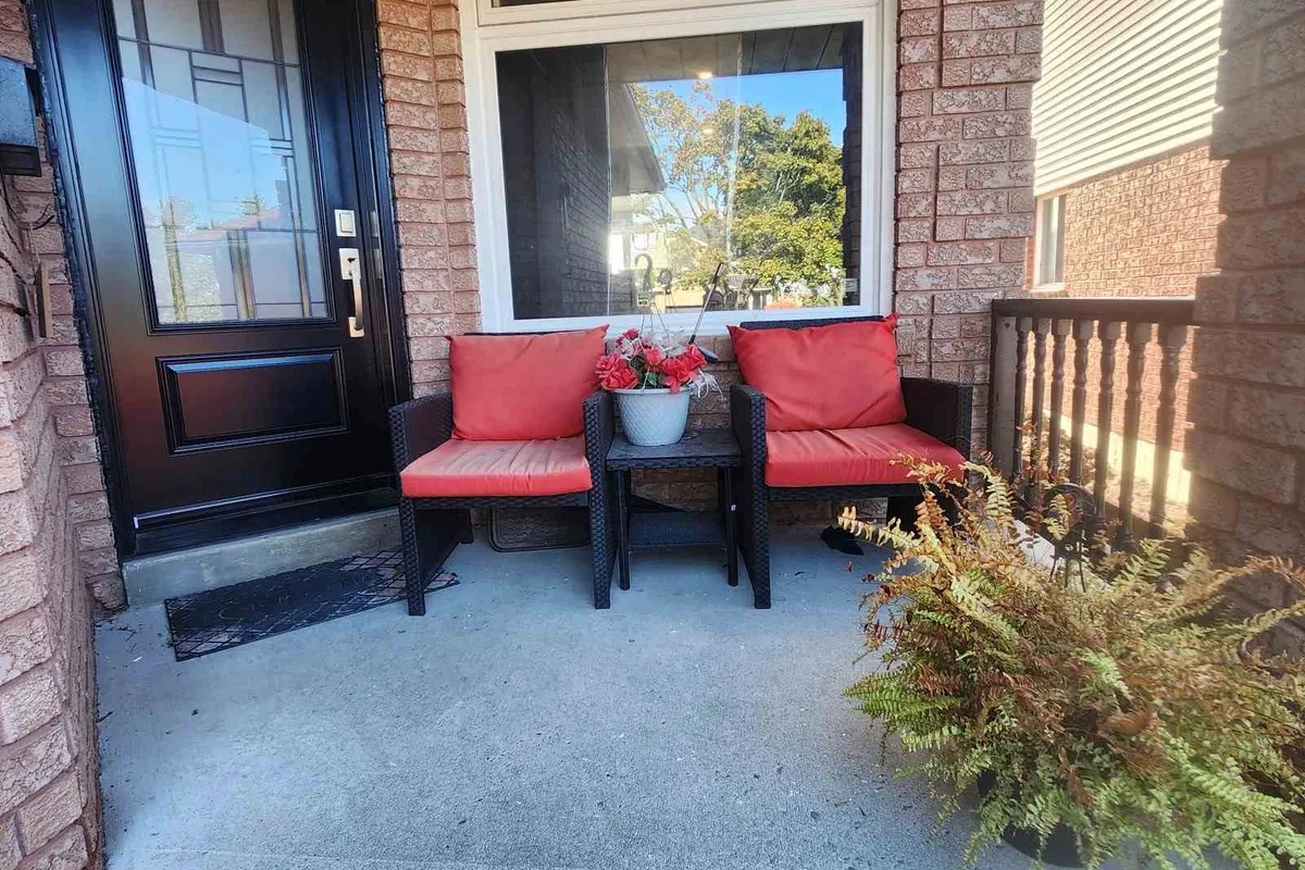 13 Prestonway Drive, ON L1C 4S8