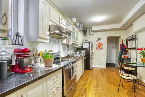 218 Broadview Avenue, ON M4M 2G5