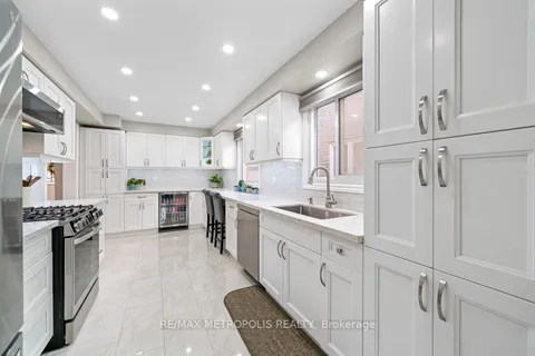 39 Hewitt Crescent, ON L1S 7A6