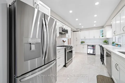 39 Hewitt Crescent, ON L1S 7A6