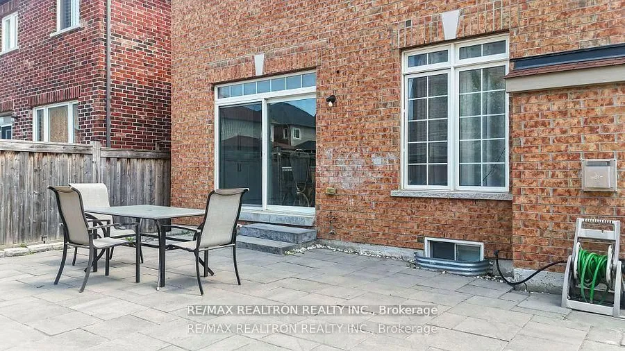 460 Gulfstream Avenue, ON L1H 7K4