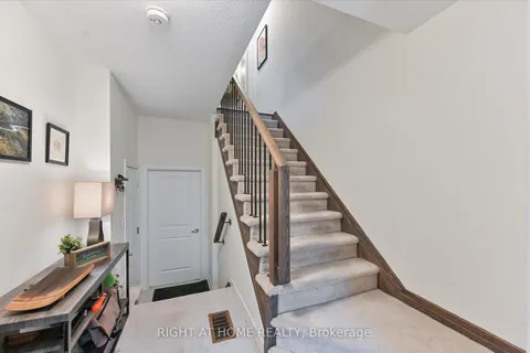 28 Pallock Hill Way, ON L1R 0N5