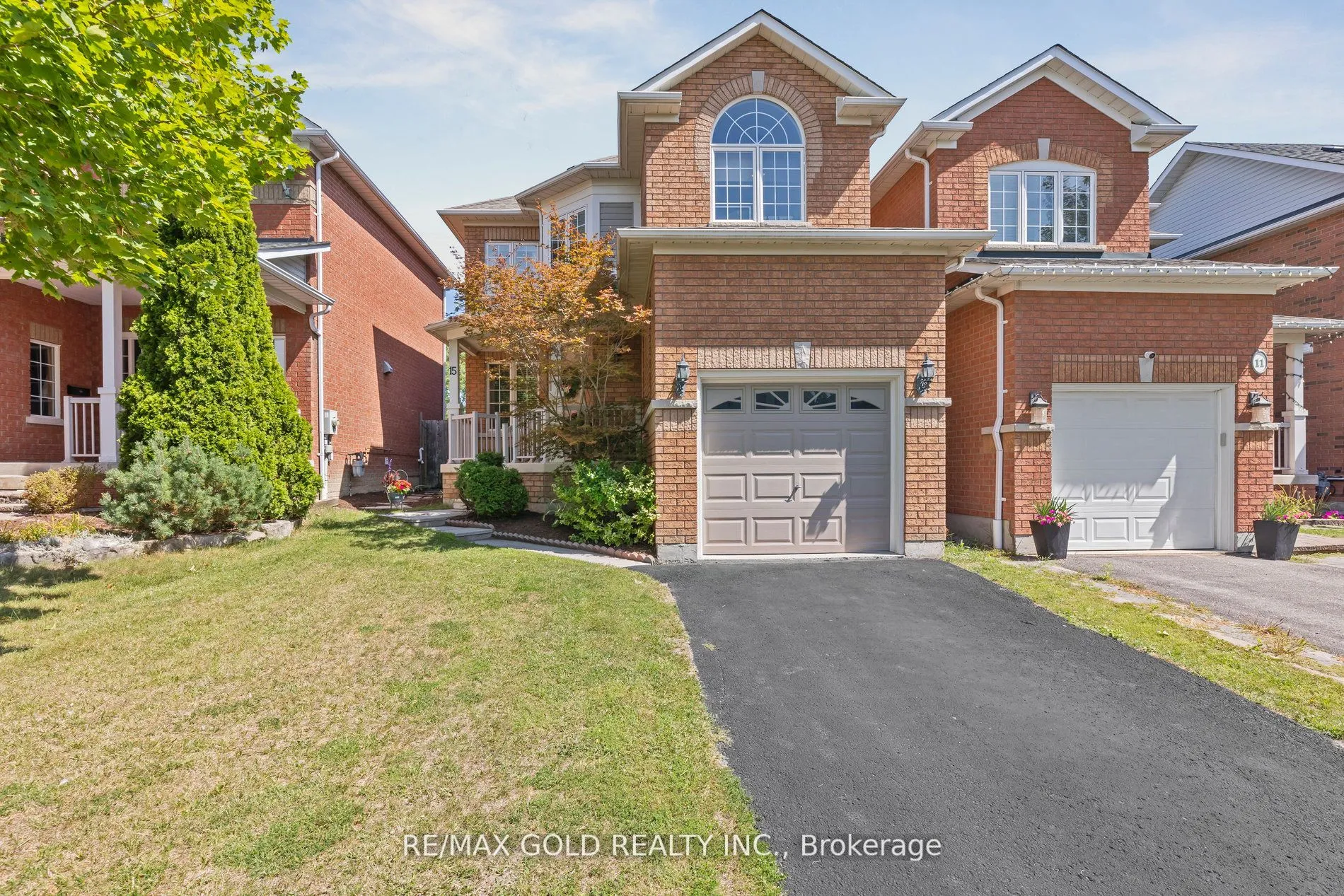 15 Blanchard Court, ON L1M 1H5