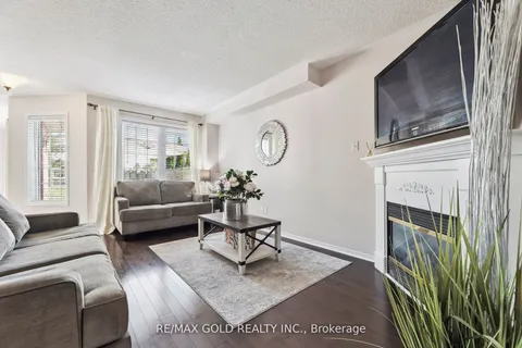 15 Blanchard Court, ON L1M 1H5