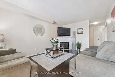 15 Blanchard Court, ON L1M 1H5