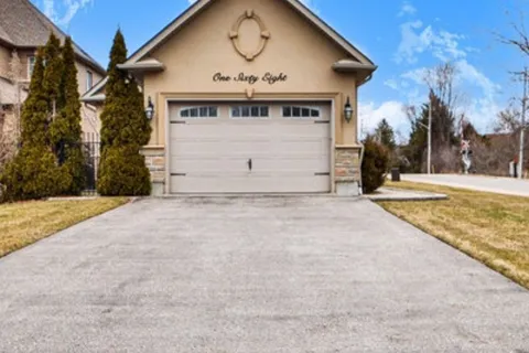 168 Twyn Rivers Drive, ON L1V 1E2