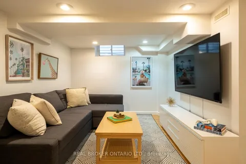 21 Stephenson Avenue, ON M4C 1E9