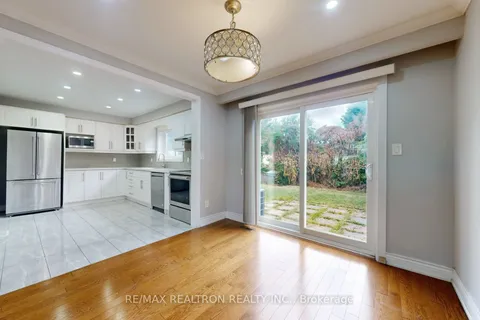 154 Merkley Square, ON M1G 2Y8