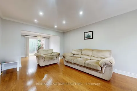 154 Merkley Square, ON M1G 2Y8