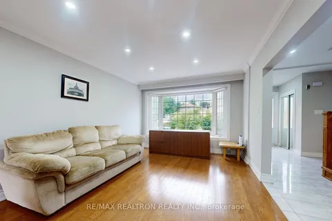 154 Merkley Square, ON M1G 2Y8