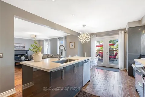 536 Woodmount Crescent, ON L1K 2T1