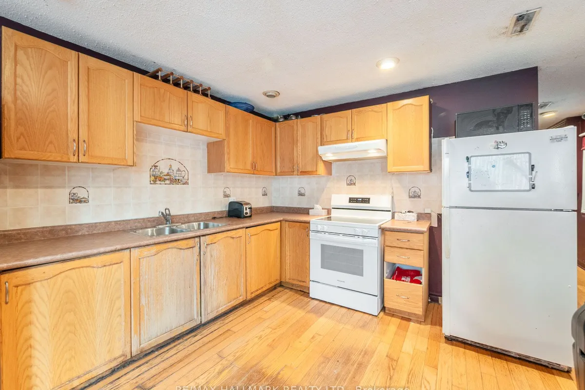 33 Earl Grey Road, ON M4J 3L3