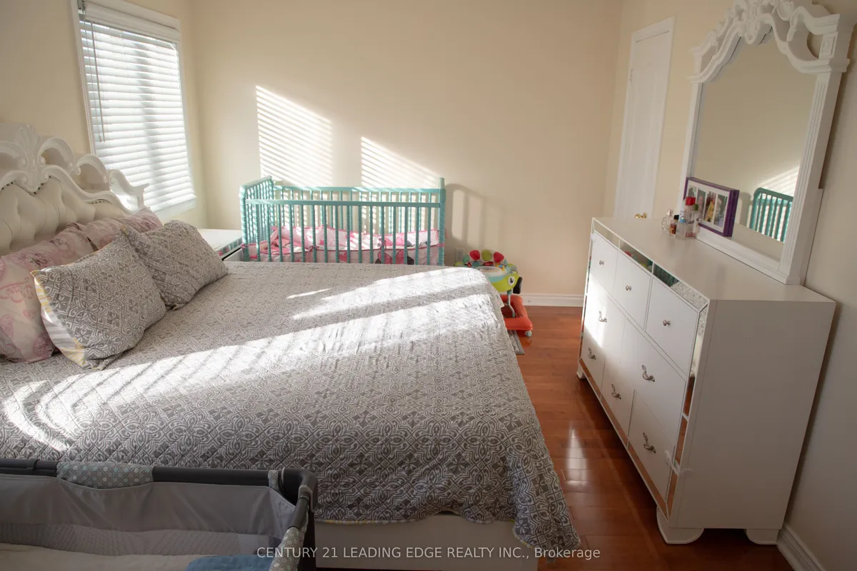 157 Dooley Crescent, ON L1T 4J6