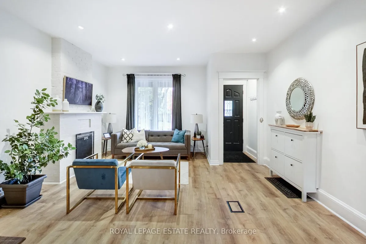 165 Oakcrest Avenue, ON M4C 1B8