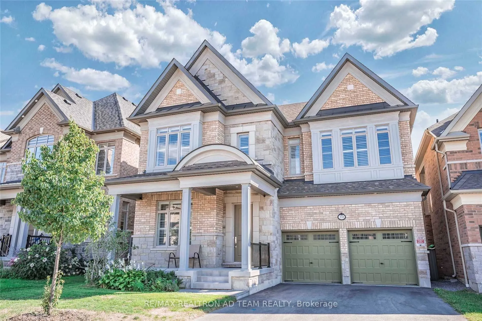 19 Pennine Drive, ON L1P 0C3