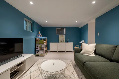 5 Wembley Drive, ON M4L 3C9