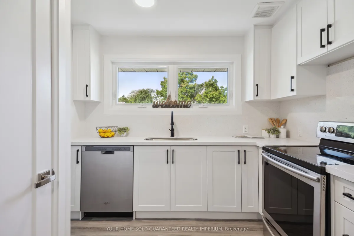 752 Glenforest Street, ON L1J 5E8