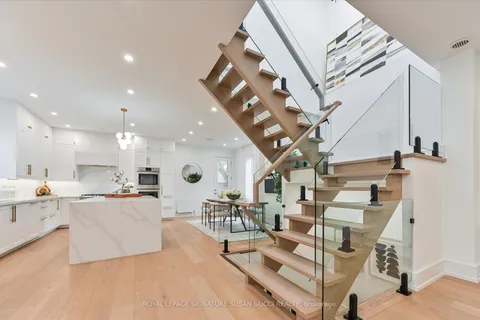 32 Treadway Boulevard, ON M4C 2Z7