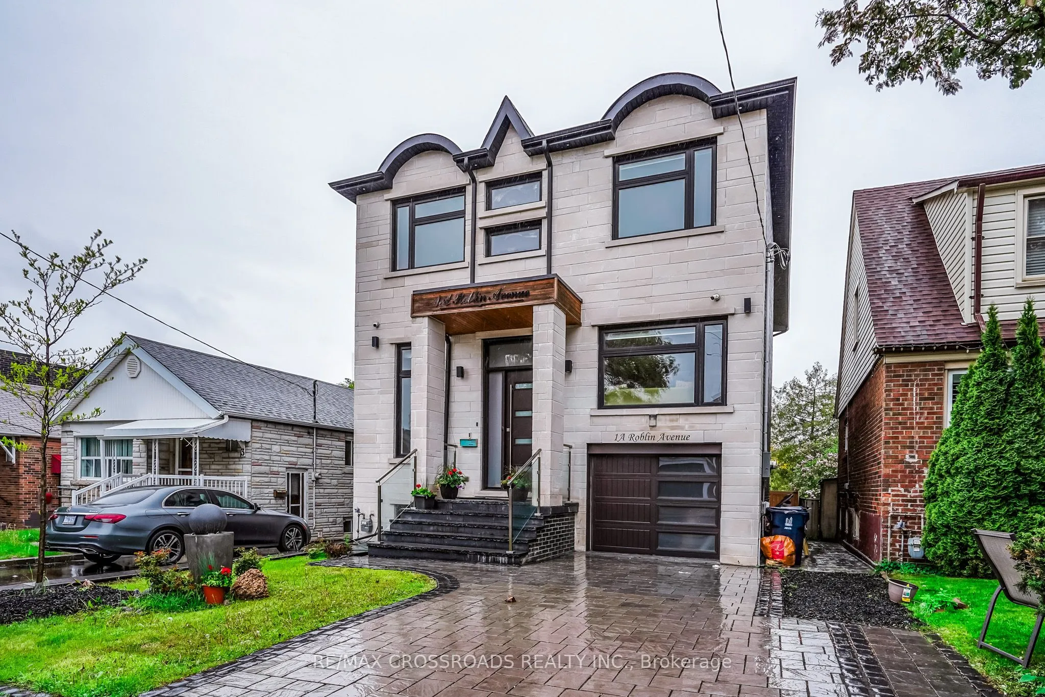 1A Roblin Avenue, ON M4C 3P7