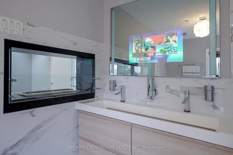 1A Roblin Avenue, ON M4C 3P7