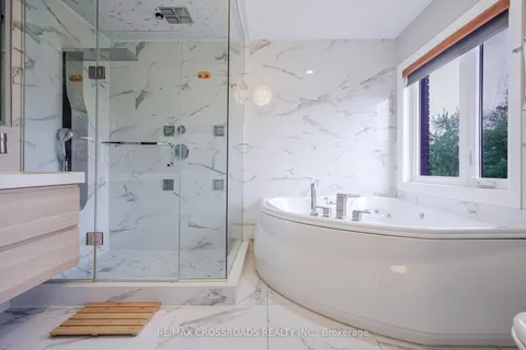 1A Roblin Avenue, ON M4C 3P7