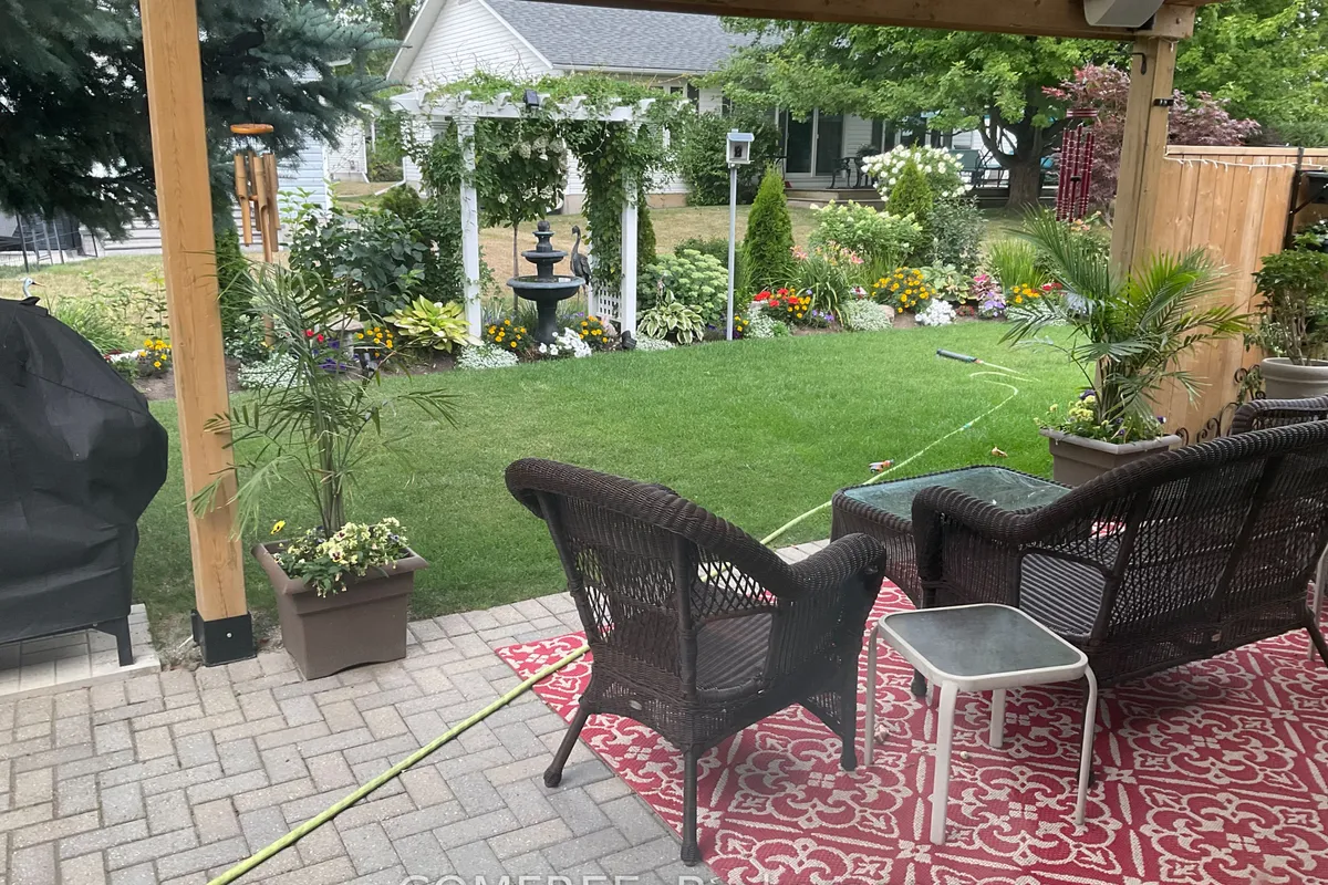 6 Niagara Trail, ON L1B 1A1