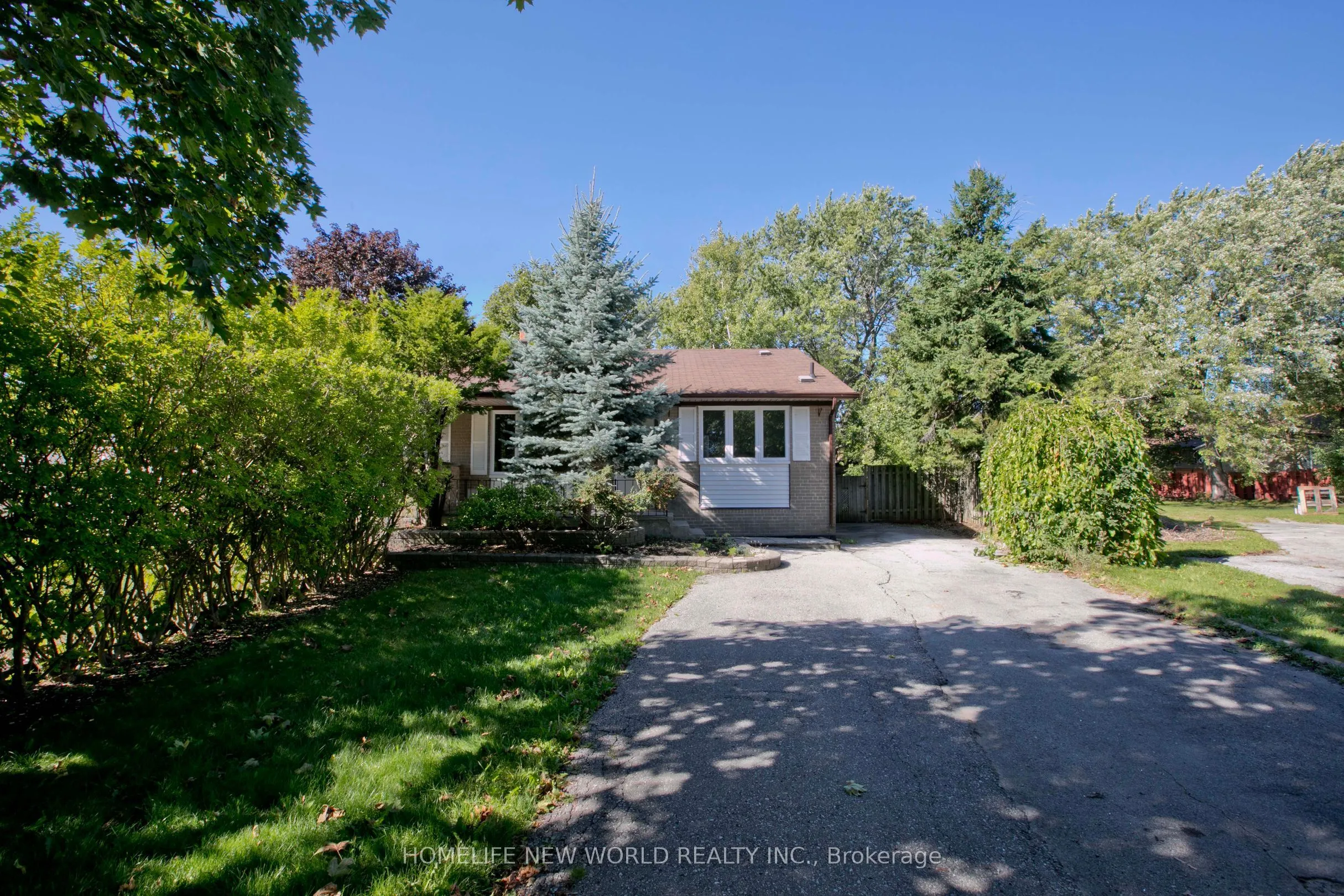 49 Thorncroft Crescent, ON L1S 2S1