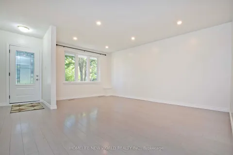 49 Thorncroft Crescent, ON L1S 2S1