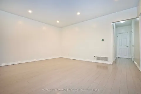 49 Thorncroft Crescent, ON L1S 2S1