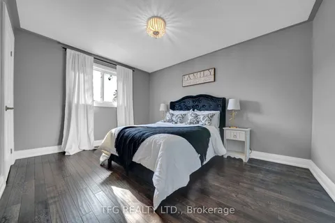 32 Falstaff Crescent, ON L1R 1W3