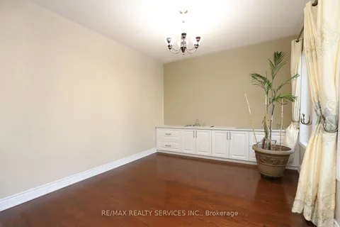 17 Ballantyne Drive, ON L1T 4H6