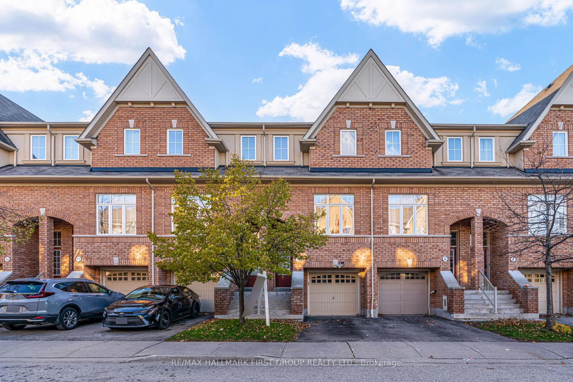 8 Reevesmere Lane, ON L1Z 0L3