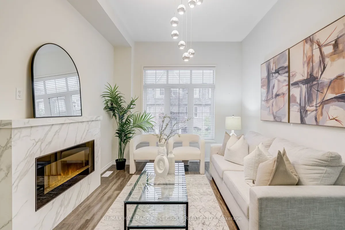 8 Reevesmere Lane, ON L1Z 0L3